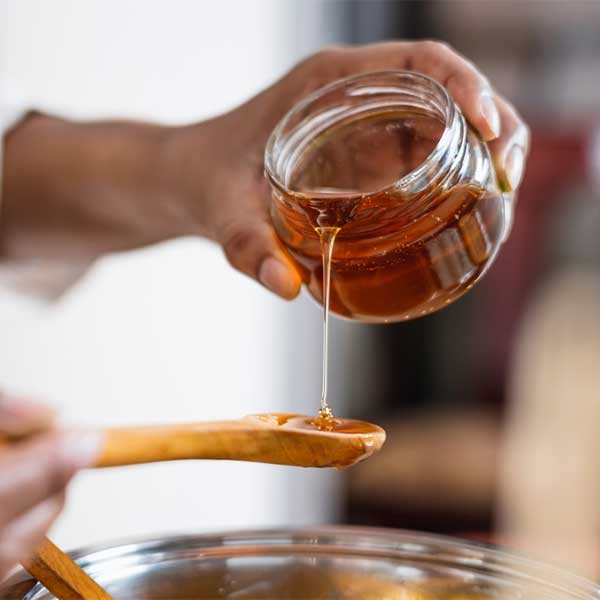 عسل، درمان طبیعی آسیب‌های پوستی